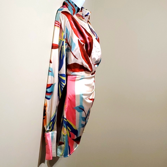 Gorgeous Print Dress, Deep Neckline NWT - Picture 3 of 10